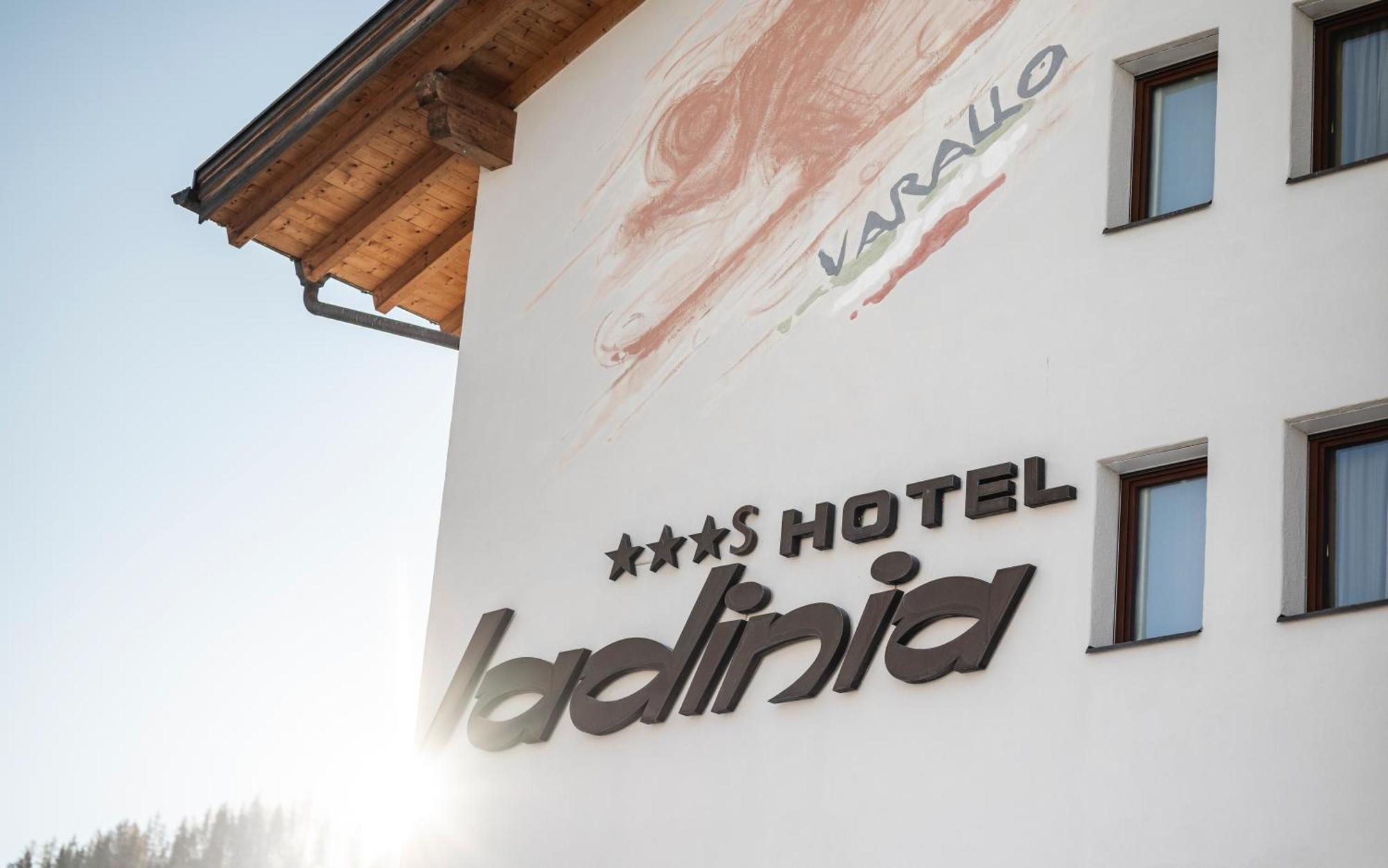 Hotel Ladinia لا فيلا المظهر الخارجي الصورة
